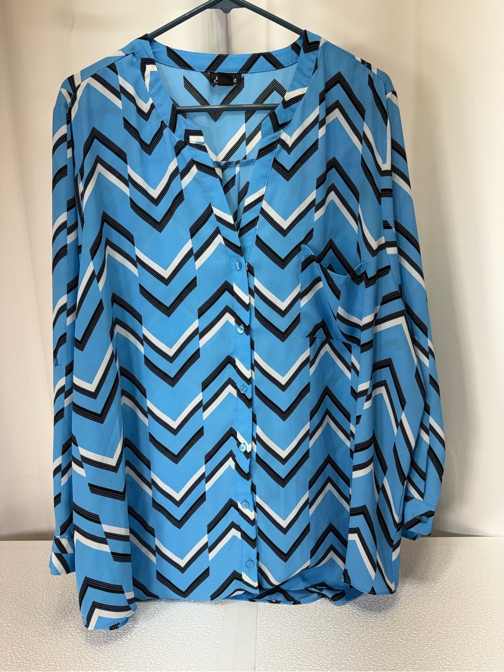 Simply Emma Blue Chevron Button-Front Blouse 4050